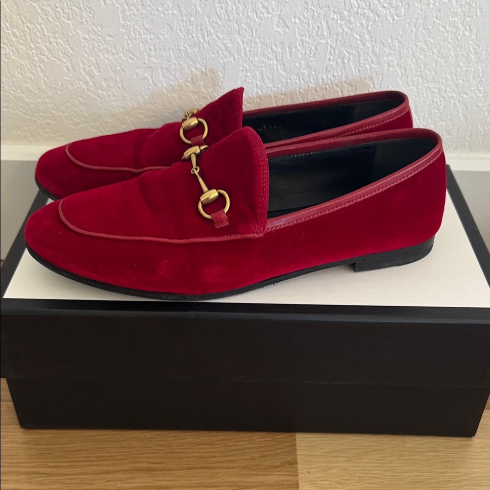 Gucci Red Velvet Horsebit Loafers - Picture 4 of 7